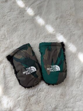 The North Face Kids Camouflage Mittens in Green and Gray